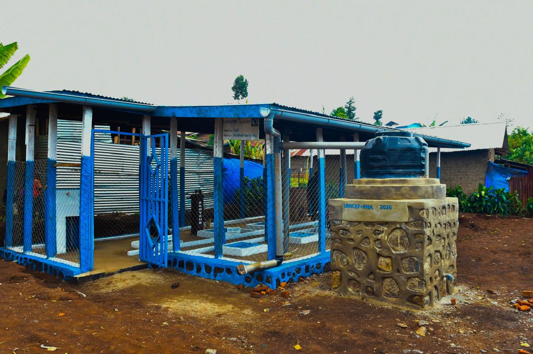 Réservoir d’eau et espace PCI/WASH réalisés par RHA avec l’appui de l’UNICEF au Sud-Kivu