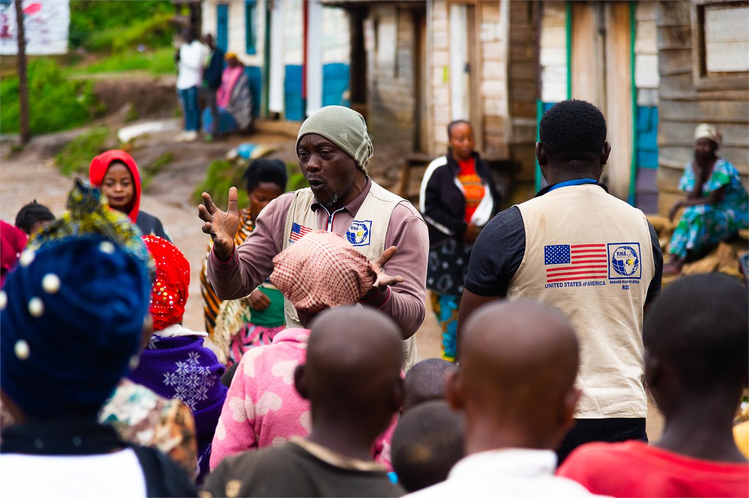 Sensibilisation communautaire menée par RHA à Minova